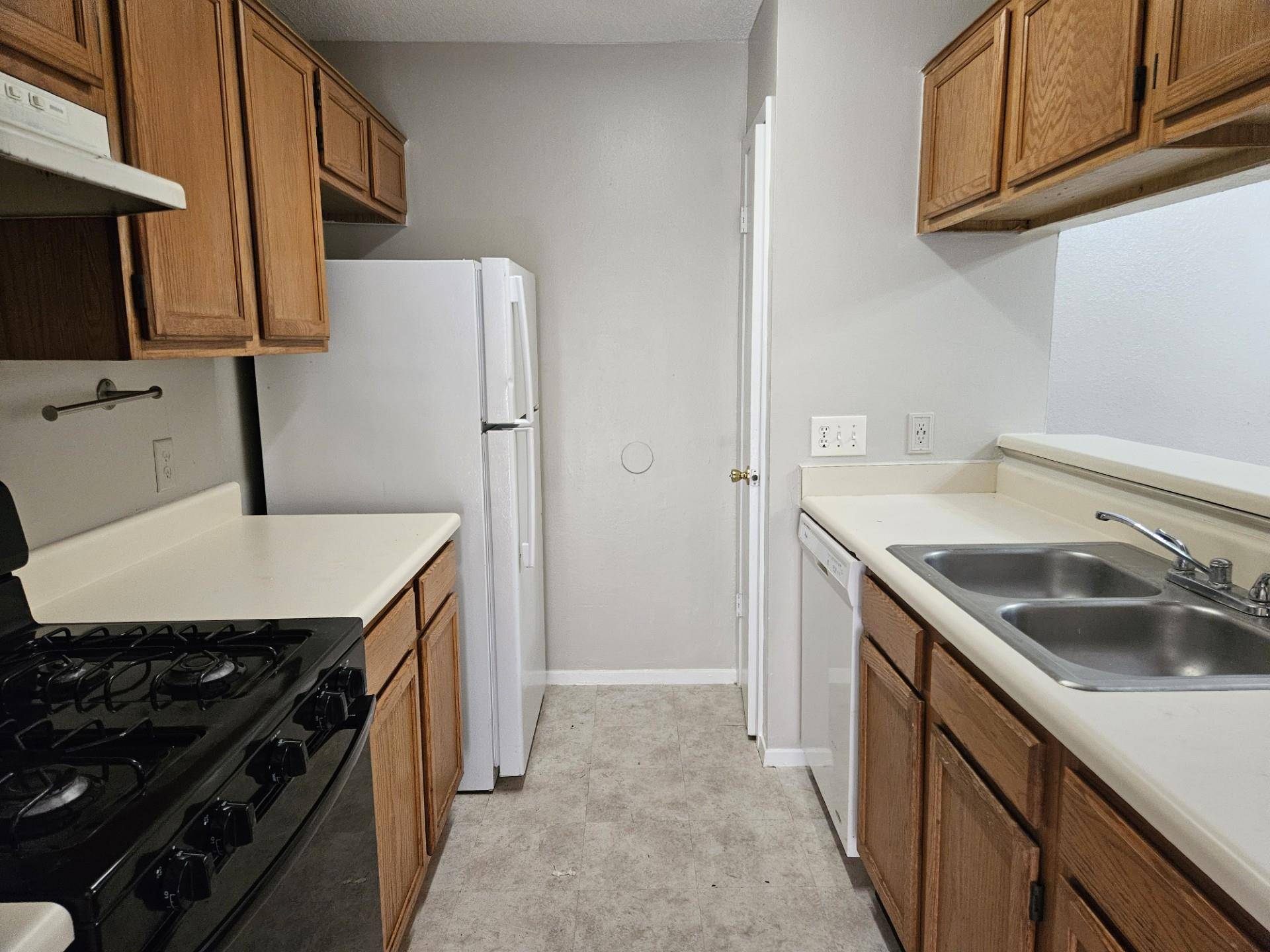 805 Lexington RD #B, Elgin, TX 78621
