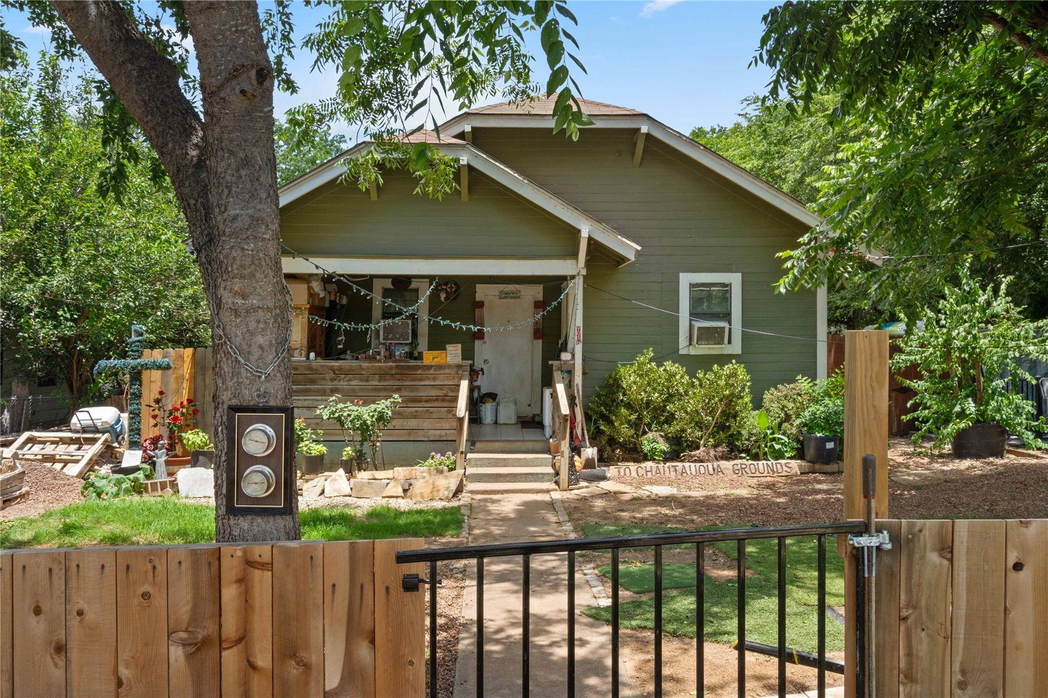 905 W 10th ST, Georgetown, TX 78626