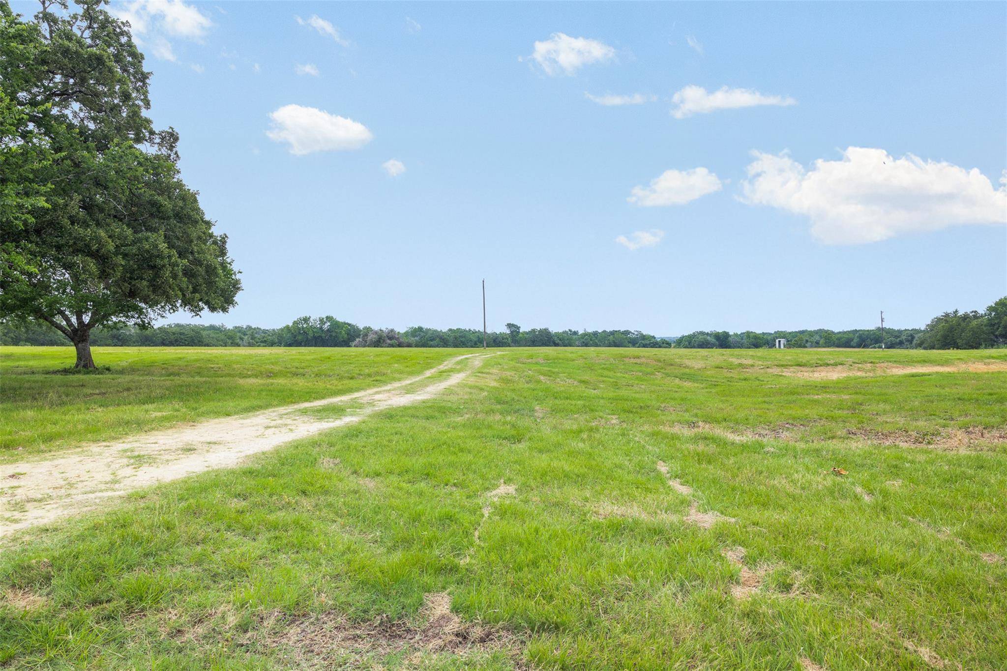 3320 County Road 430, Dime Box, TX 77853