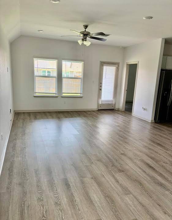204 Sweetwater Creek LN, Hutto, TX 78634