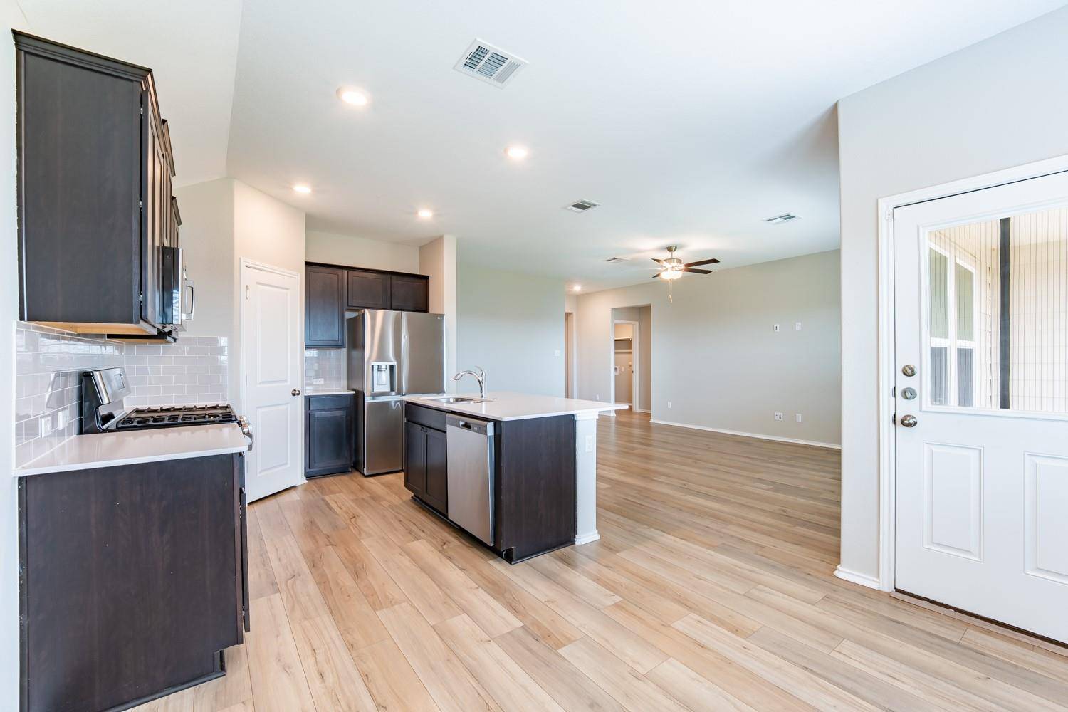 448 Sebring CIR, Hutto, TX 78634