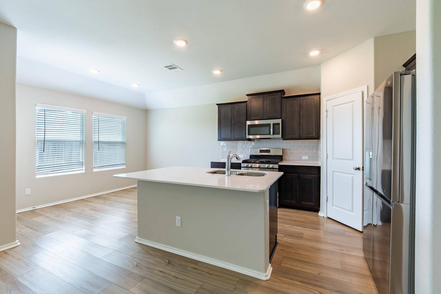 448 Sebring CIR, Hutto, TX 78634