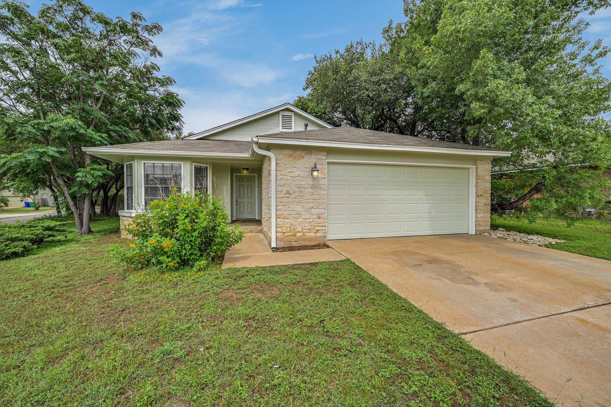 805 Live Oak DR, Cedar Park, TX 78613