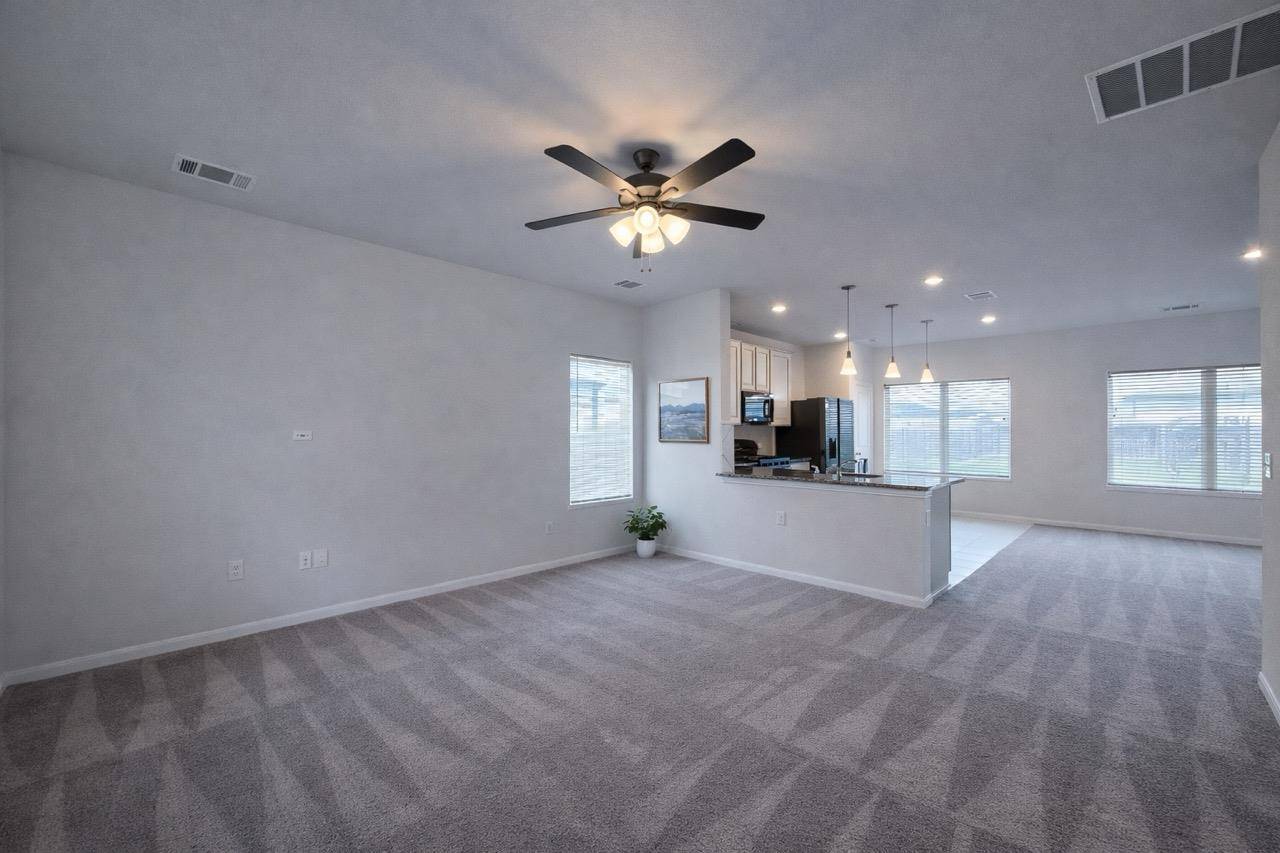 511 Pulitzer DR, Hutto, TX 78634