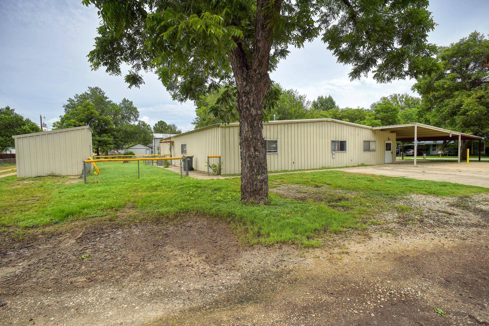 401 Wilkes ST, Smithville, TX 78957