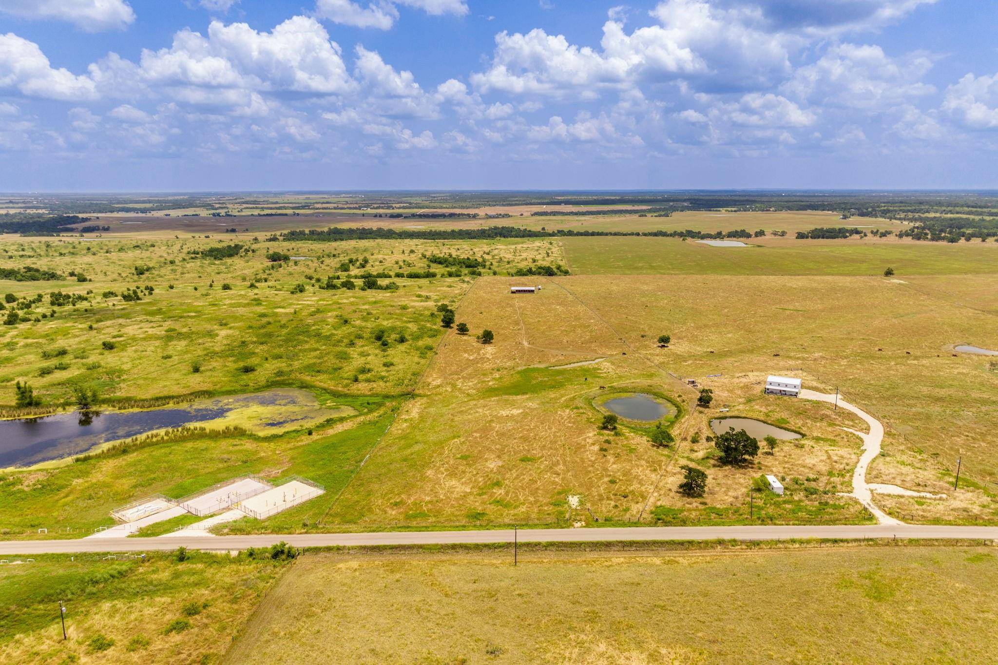 1997 County Rd 464, Coupland, TX 78615