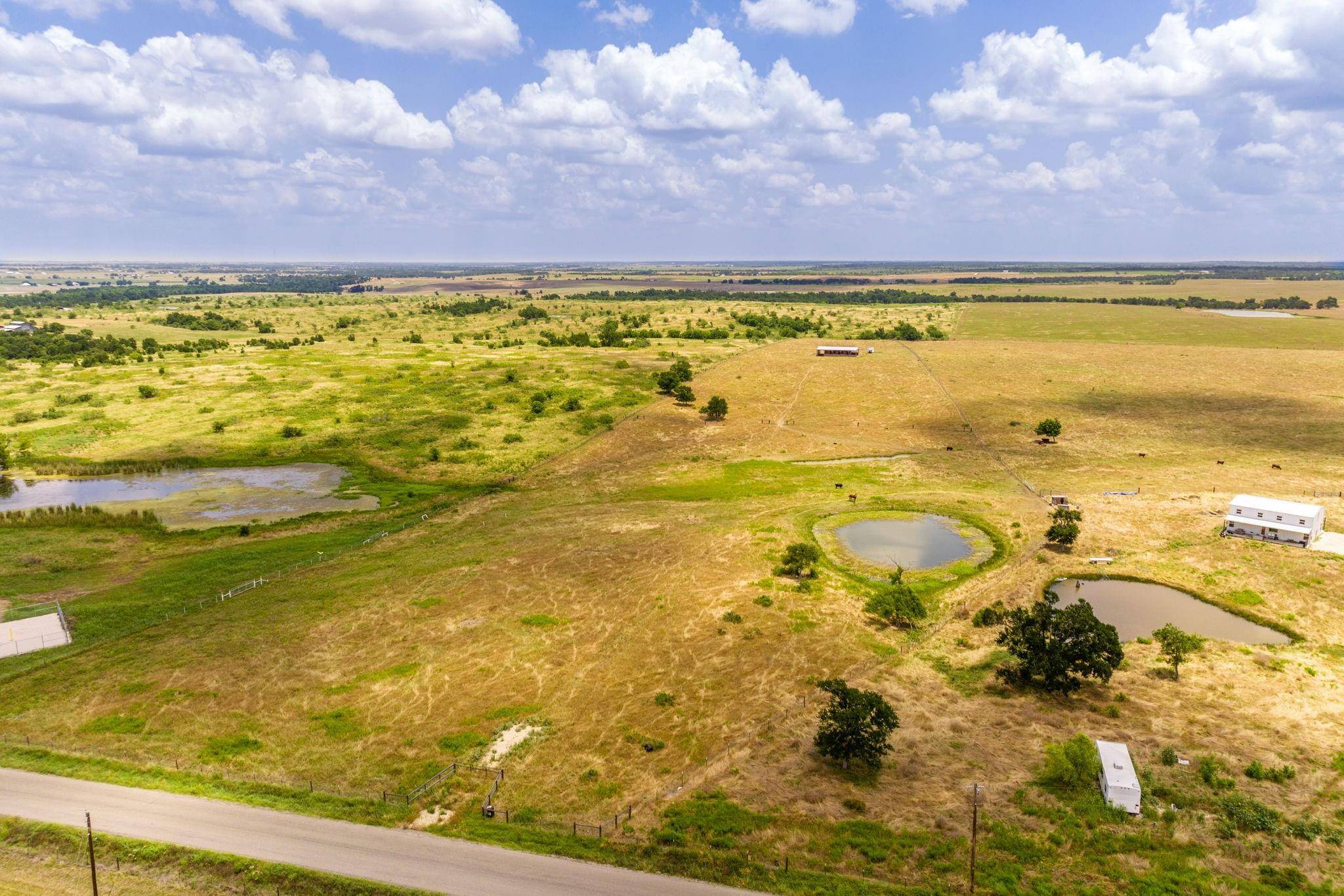 1997 County Rd 464, Coupland, TX 78615