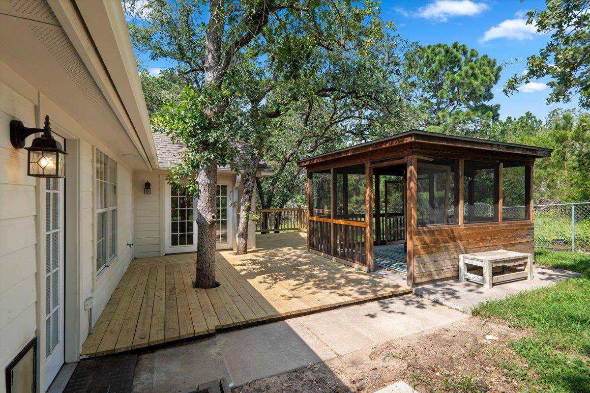 415 Tahitian DR, Bastrop, TX 78602