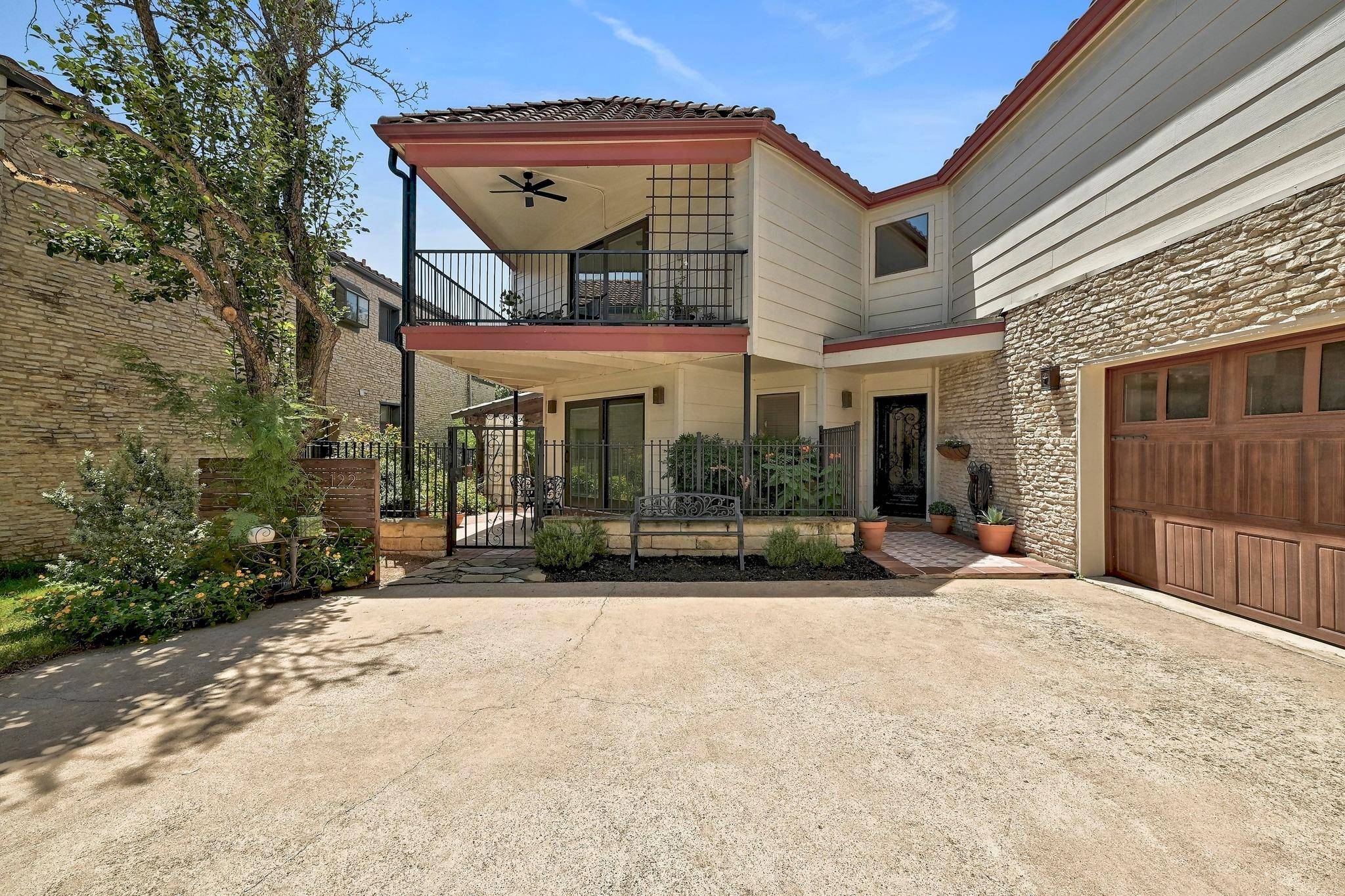 122 Acapulco DR, Lakeway, TX 78734