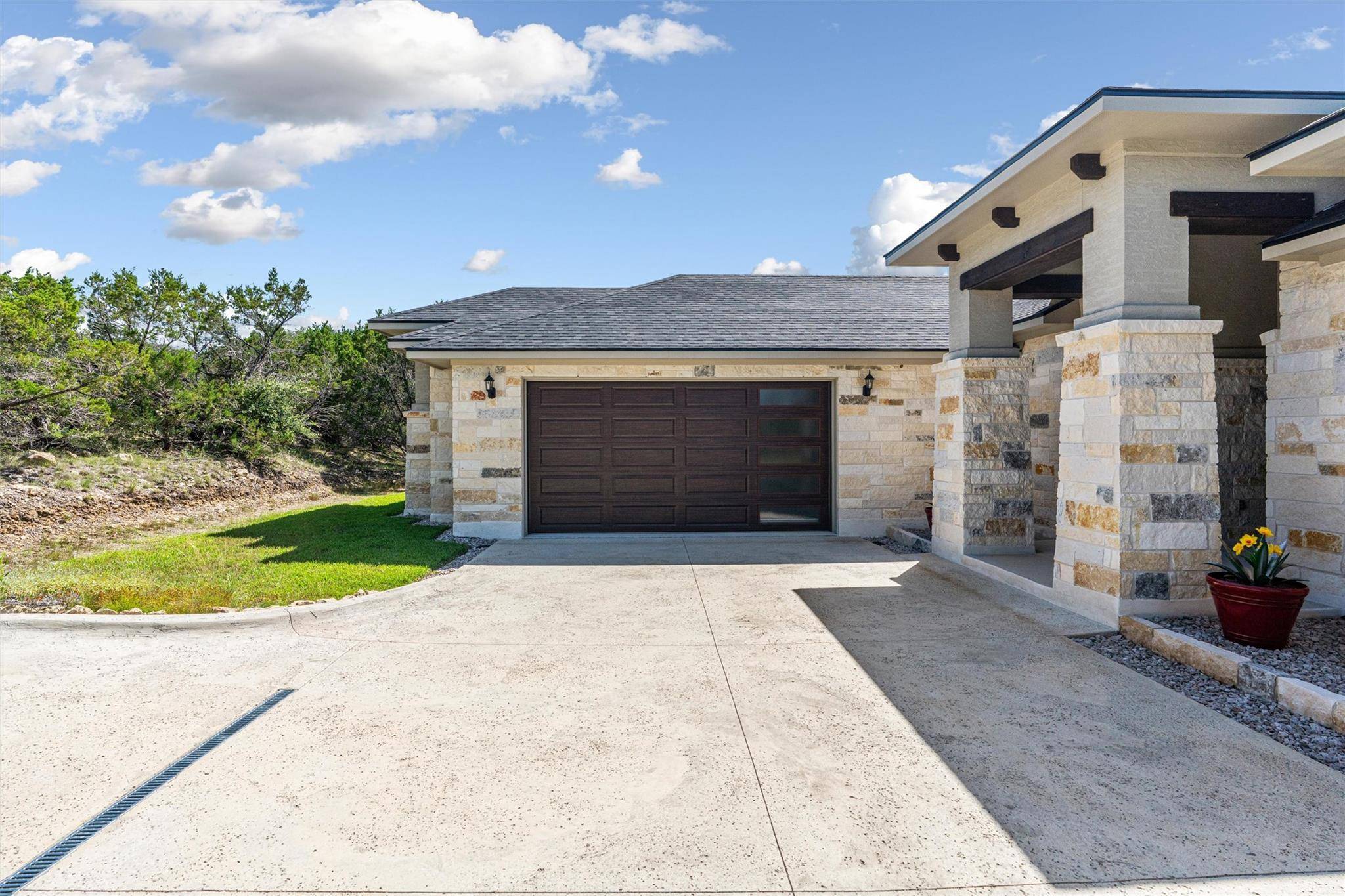 25012 Montana Creek XING, Marble Falls, TX 78654