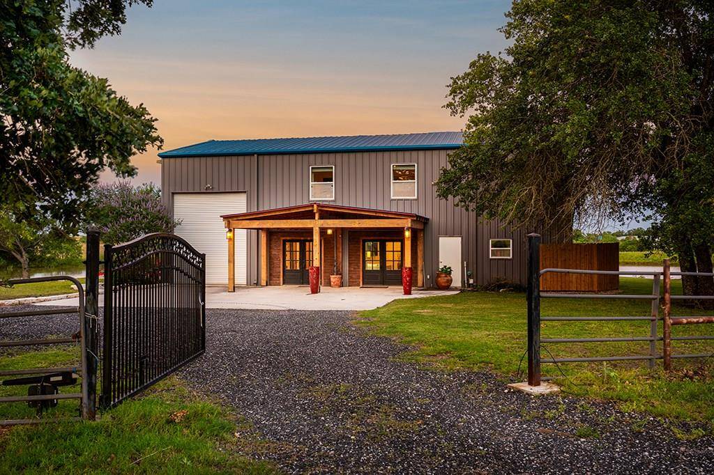 646 Victor Eckhardt RD, Fredericksburg, TX 78624