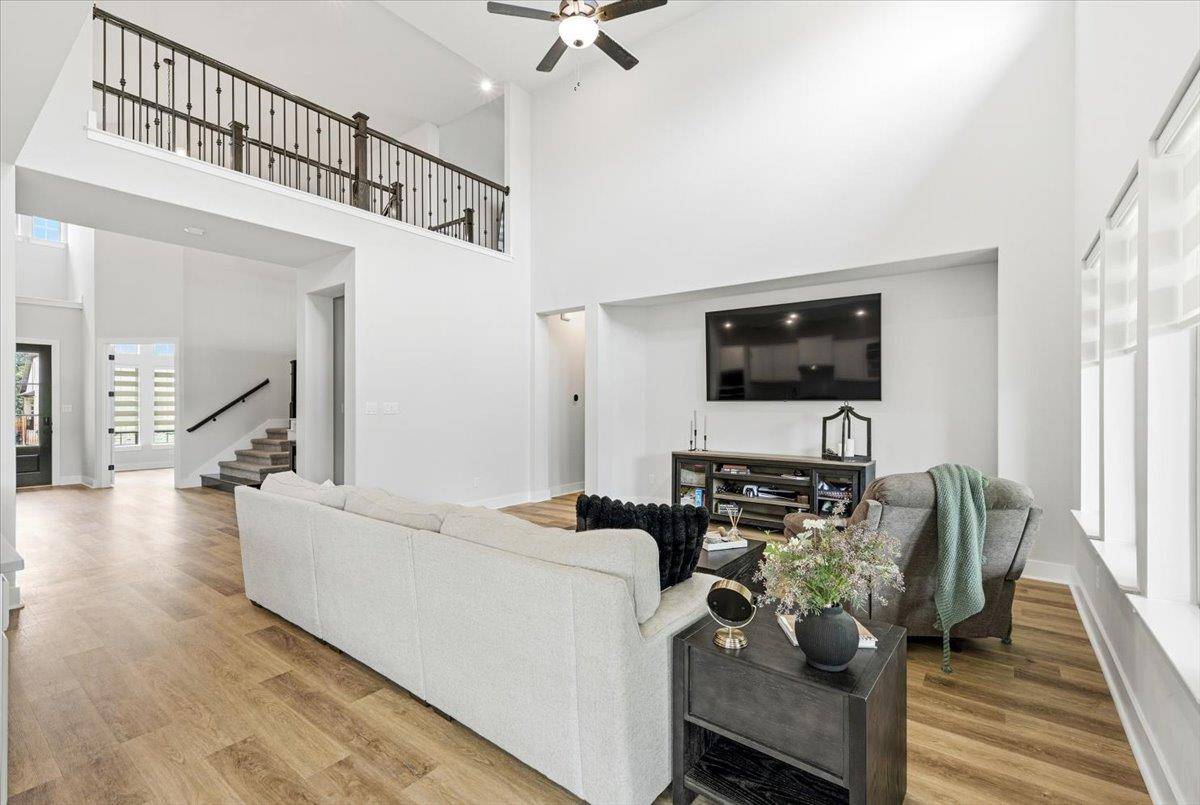 117 Peacevine LN, Liberty Hill, TX 78642