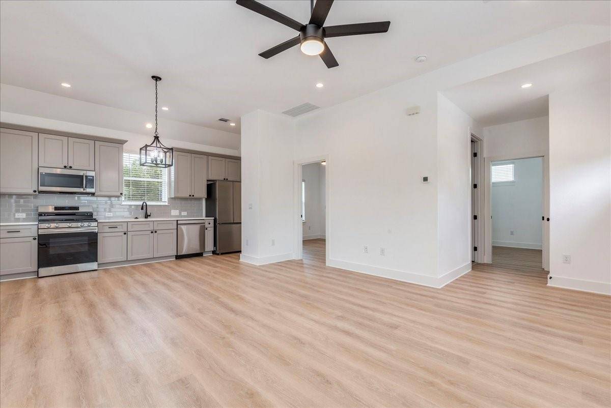525 S Main ST, Kyle, TX 78640