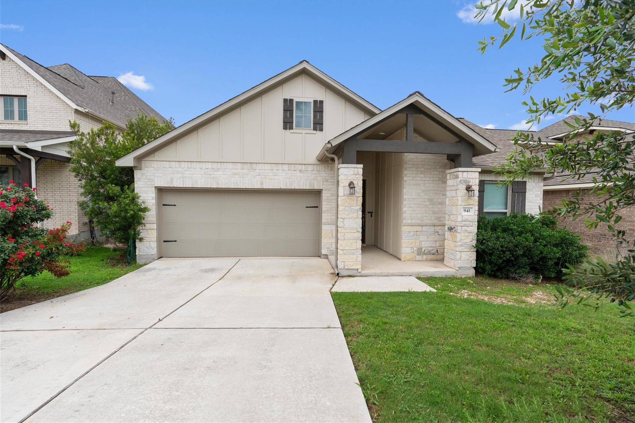 941 Del Raphael DR, Leander, TX 78641