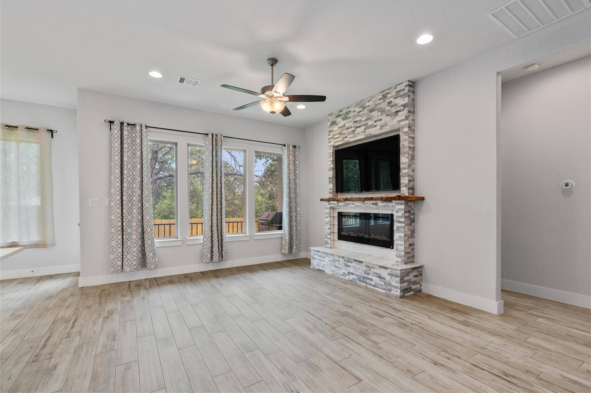 941 Del Raphael DR, Leander, TX 78641