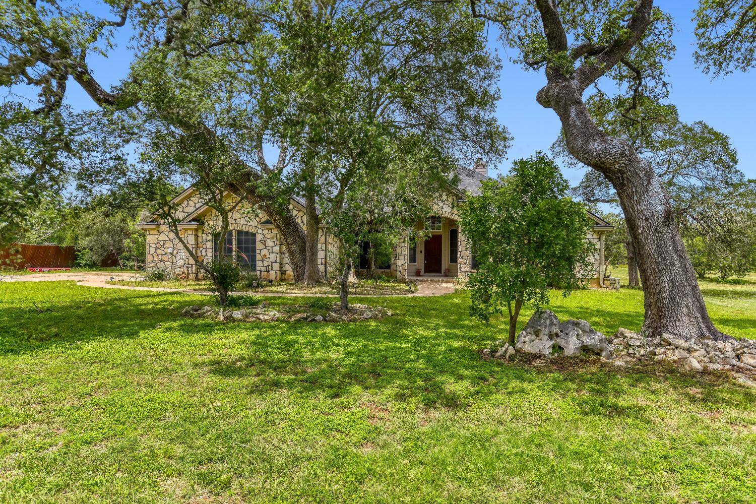 330 Humphrey DR, Buda, TX 78610
