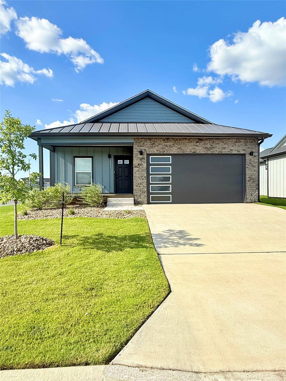 2031 Applewood DR, Lockhart, TX 78644
