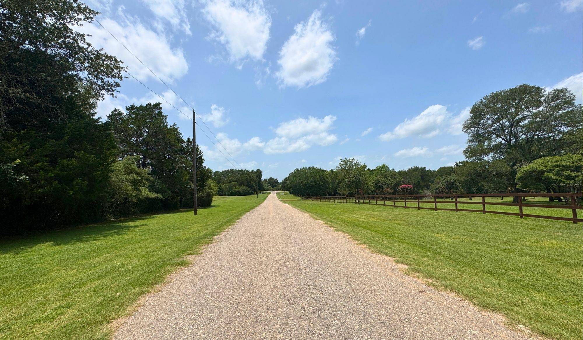 1016 Private Road 7040, Lexington, TX 78947