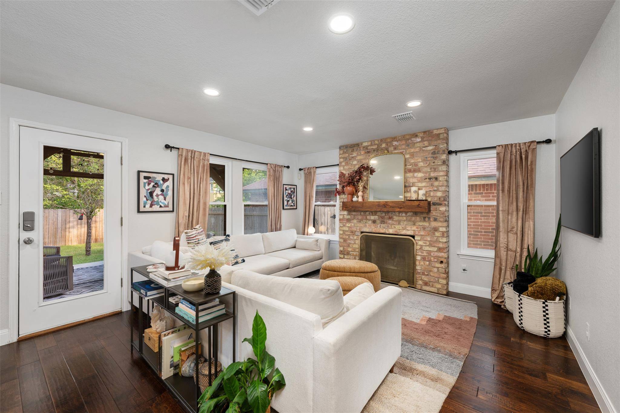 9313 Notches DR, Austin, TX 78748