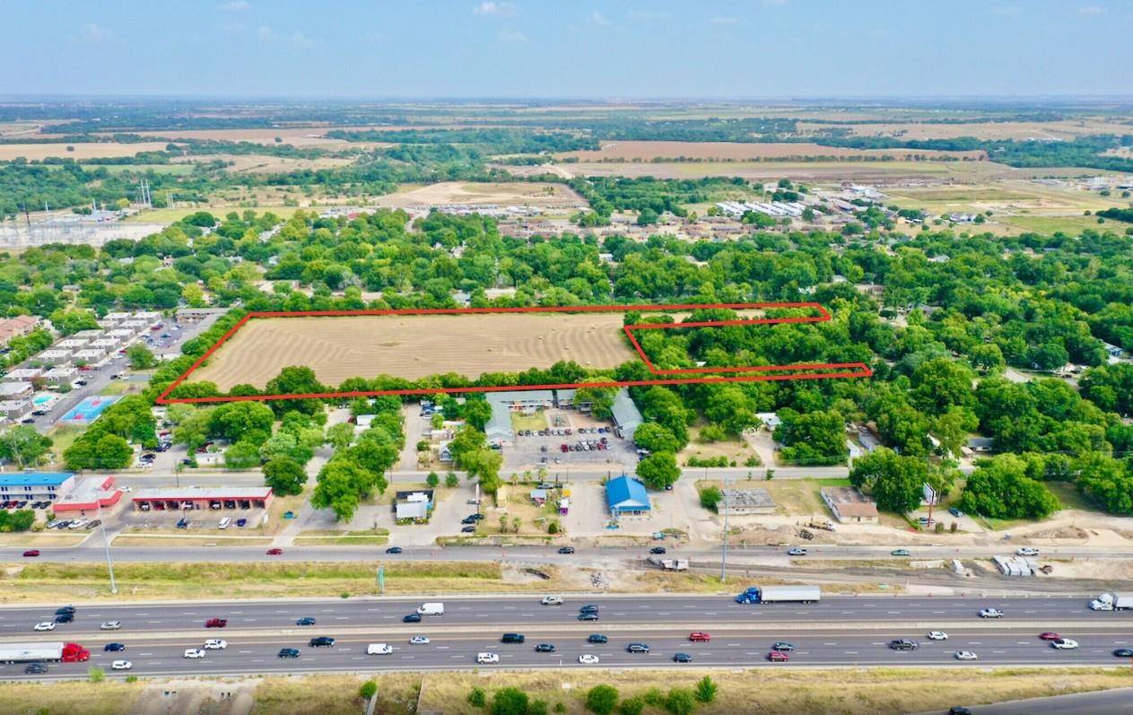 000 Smith LN, San Marcos, TX 78666
