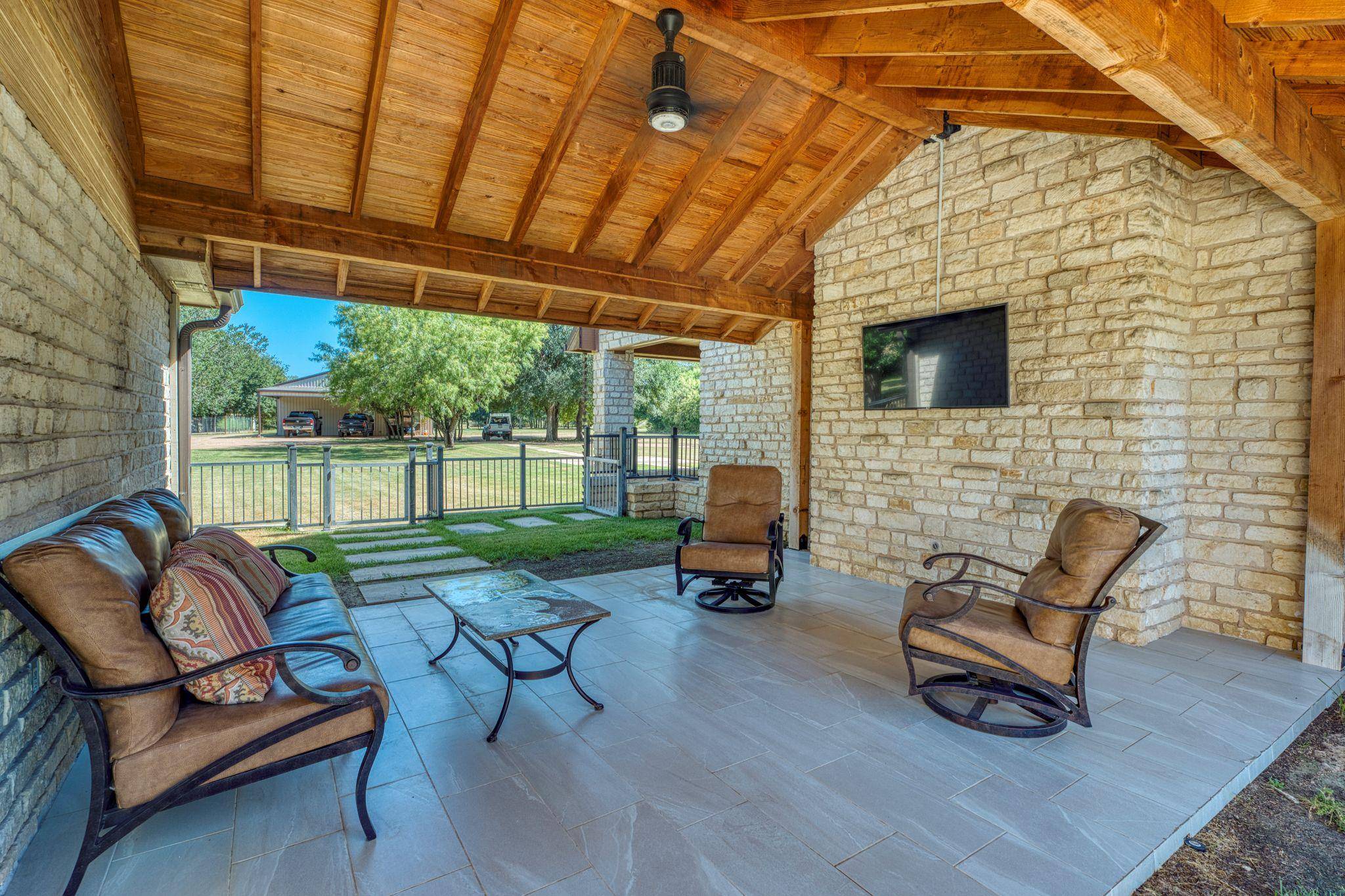 150 Shady LN, Marble Falls, TX 78654