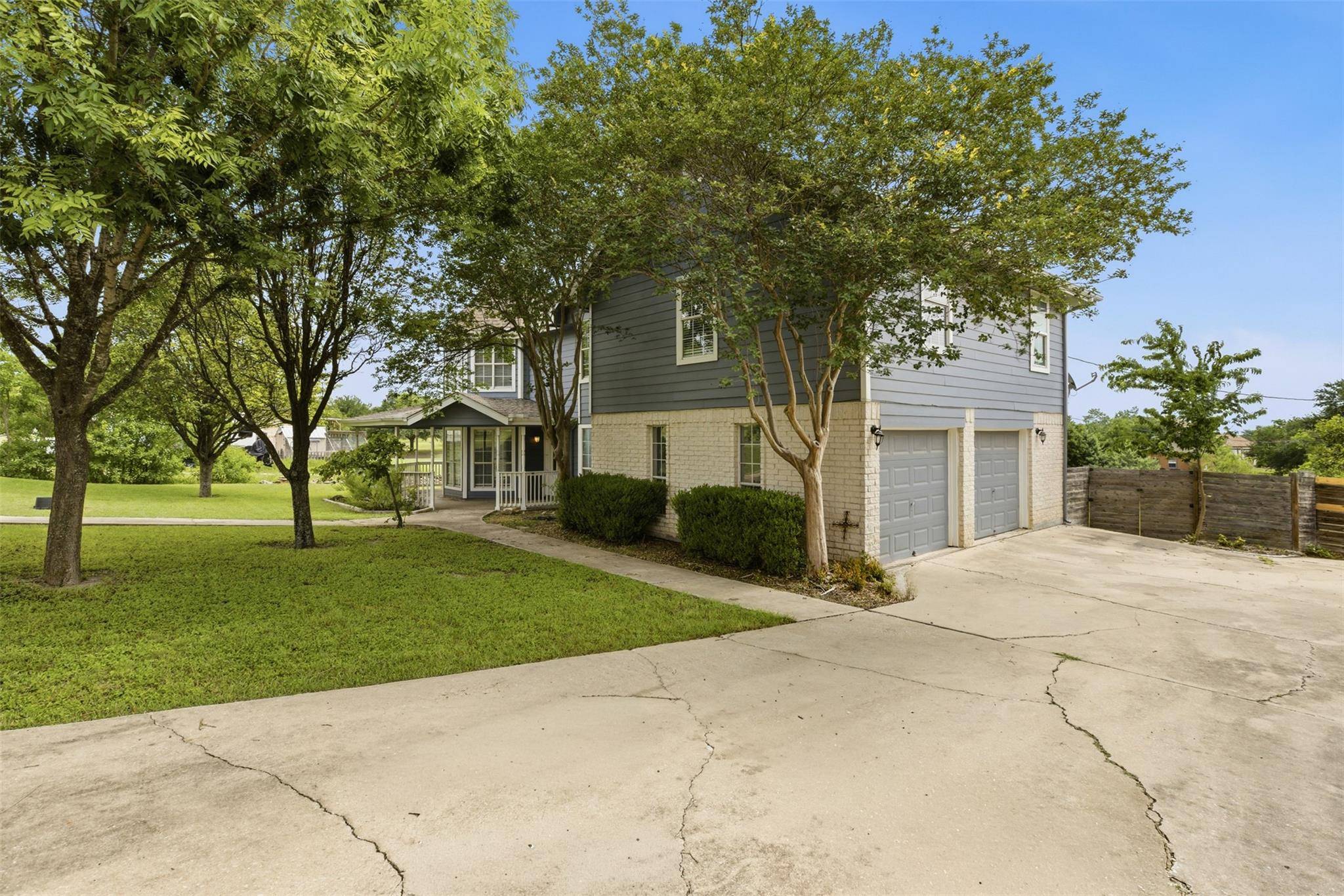 115 Clarks Grove LN, Hutto, TX 78634