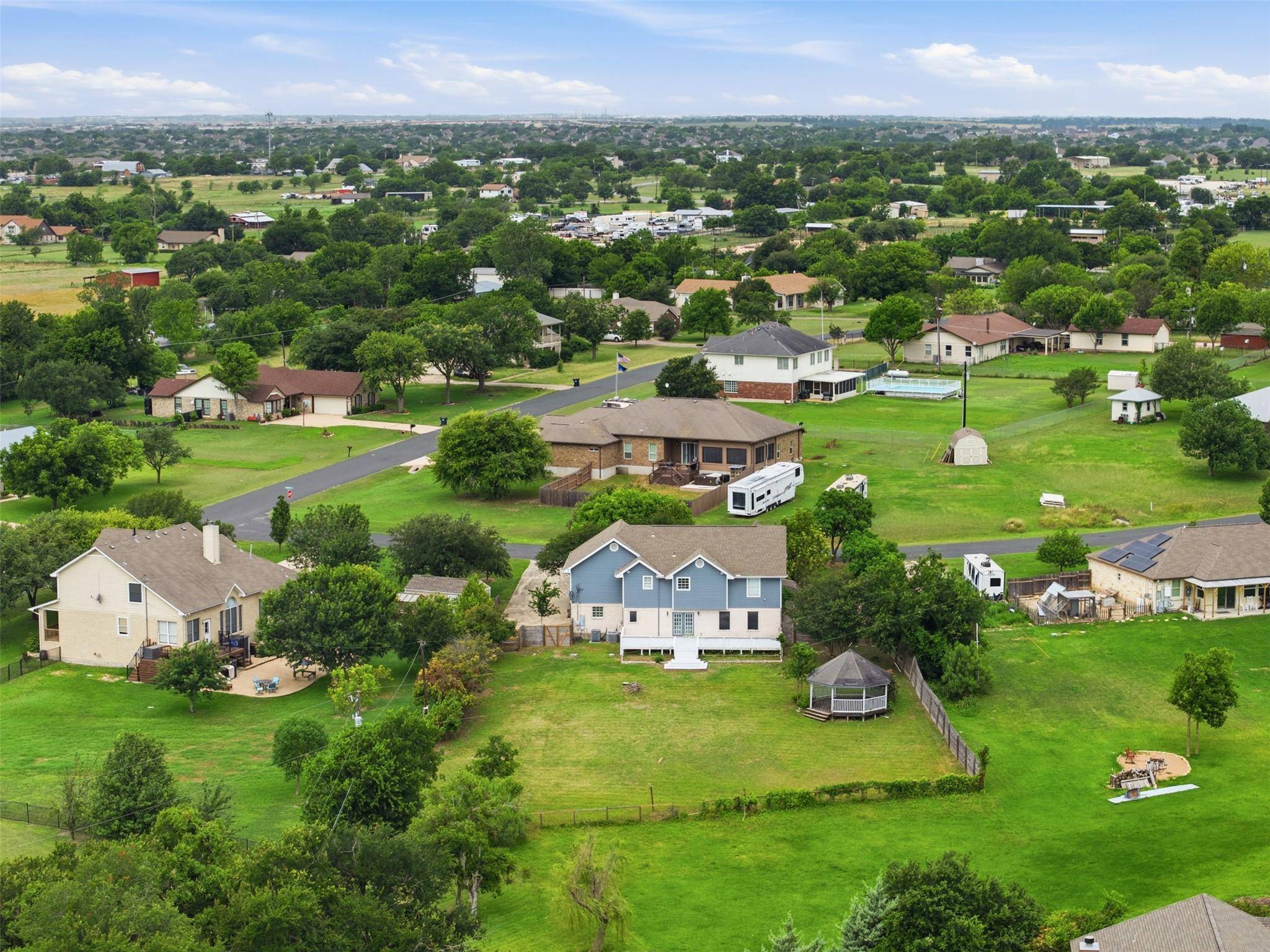 115 Clarks Grove LN, Hutto, TX 78634
