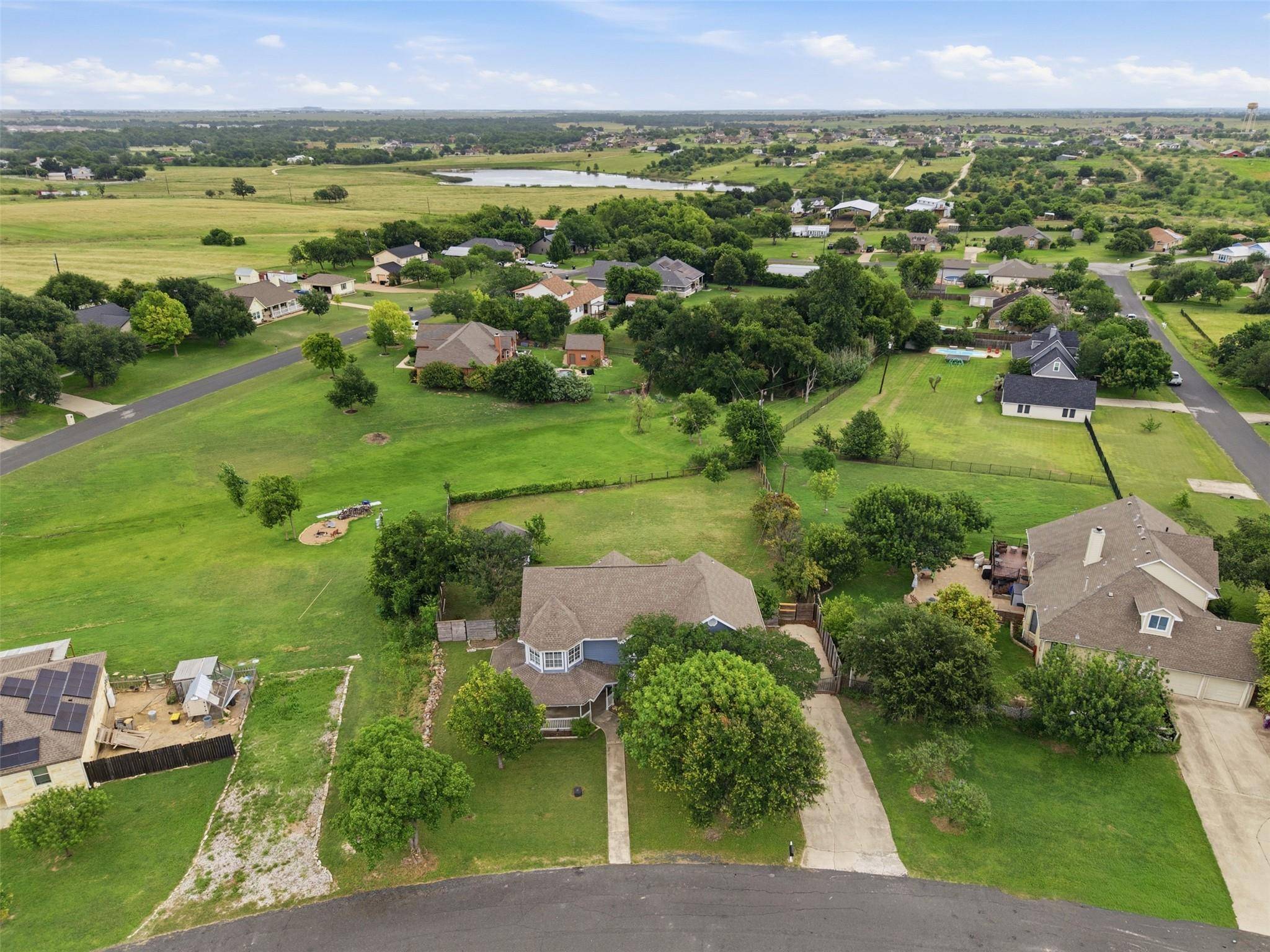 115 Clarks Grove LN, Hutto, TX 78634
