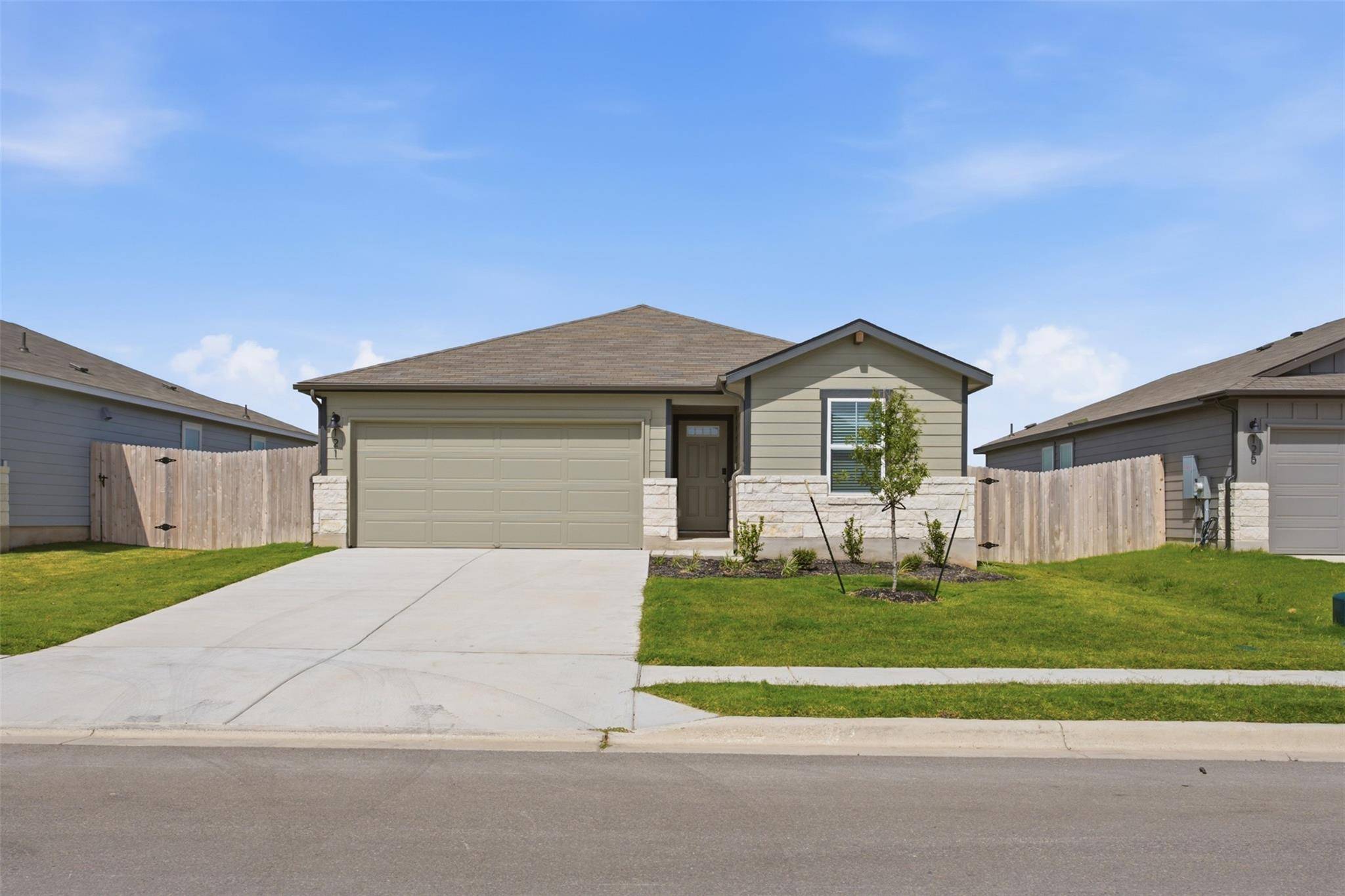 121 Honey Bee RD, Jarrell, TX 76537