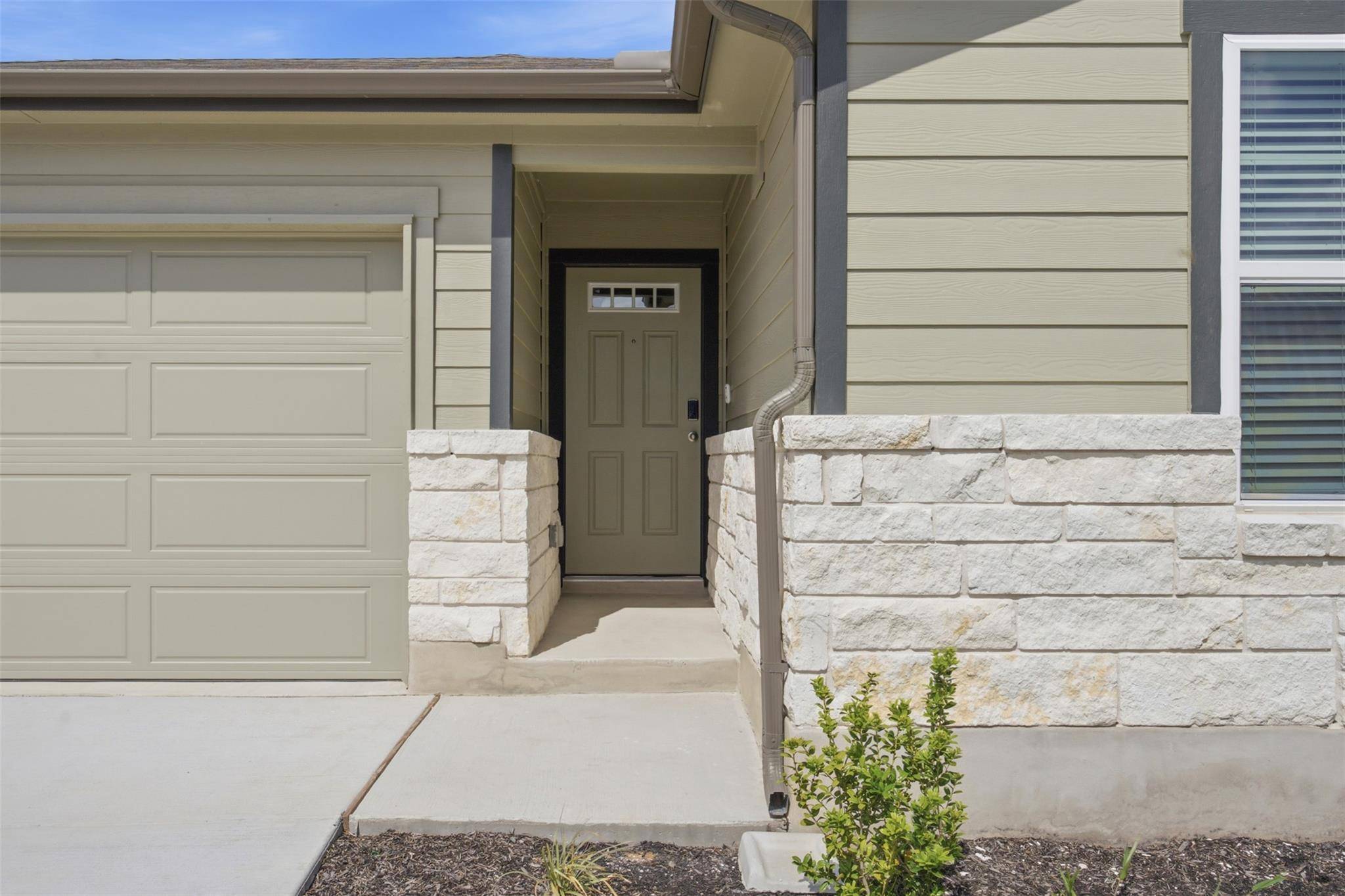 121 Honey Bee RD, Jarrell, TX 76537