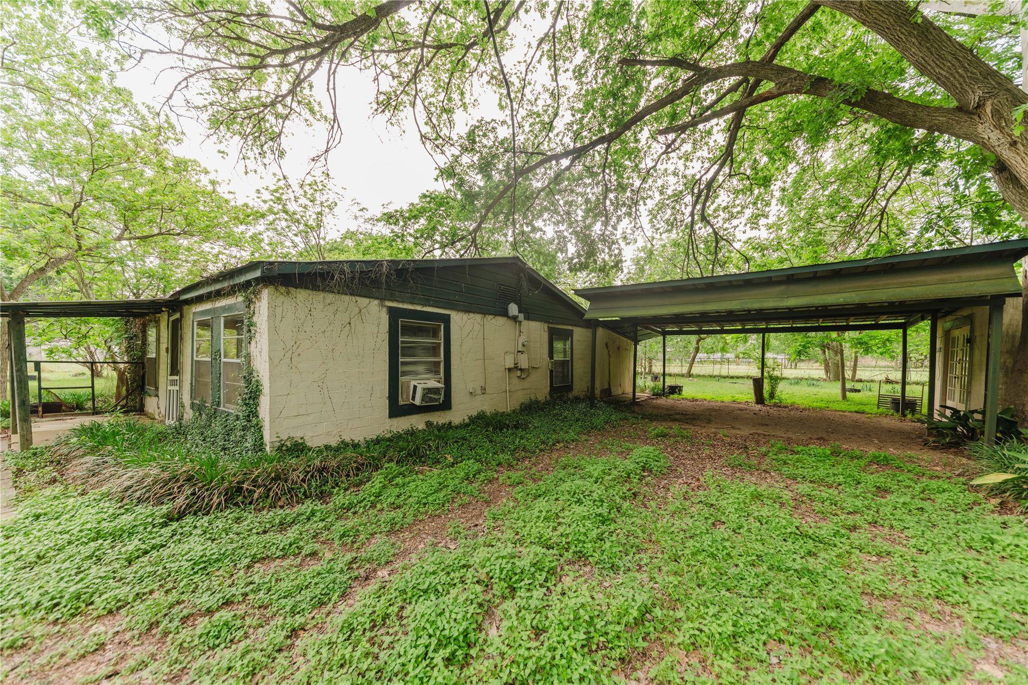 262 Highway 95 S #A, Smithville, TX 78957