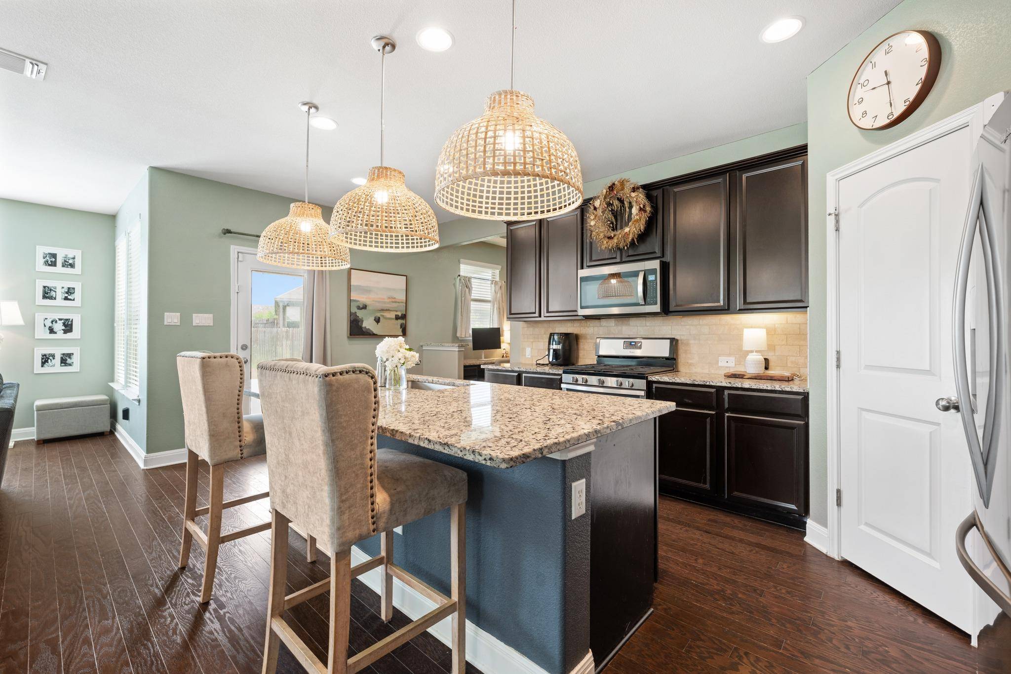 214 Cyril DR, Hutto, TX 78634