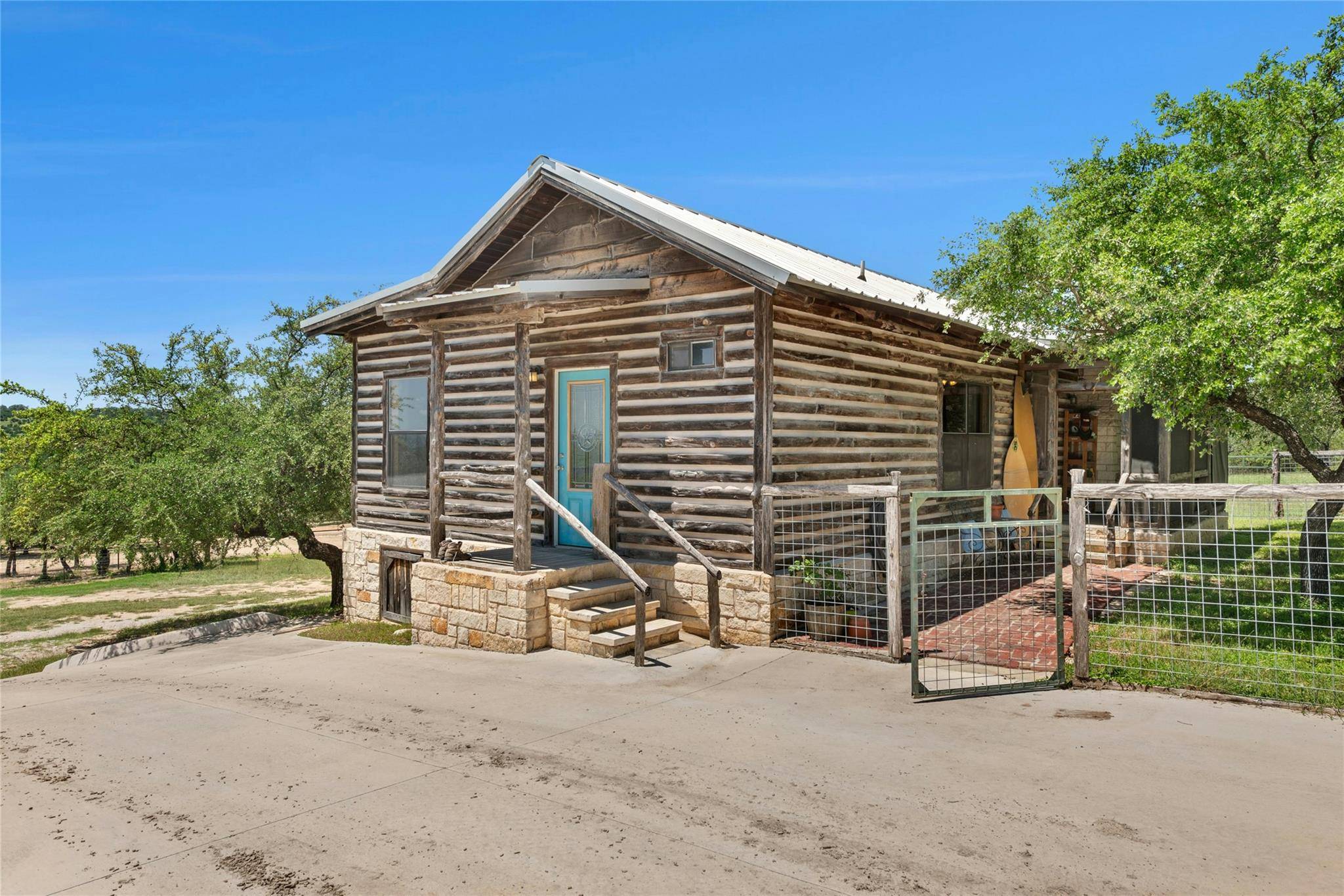 496 Middleton RD, Spicewood, TX 78669