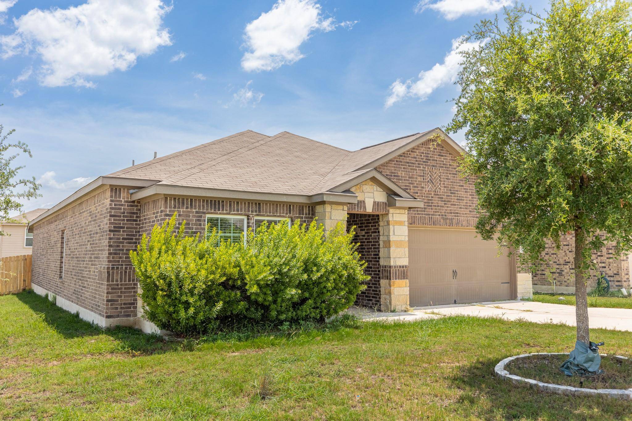 20017 Hubert R. Humphrey RD, Manor, TX 78653