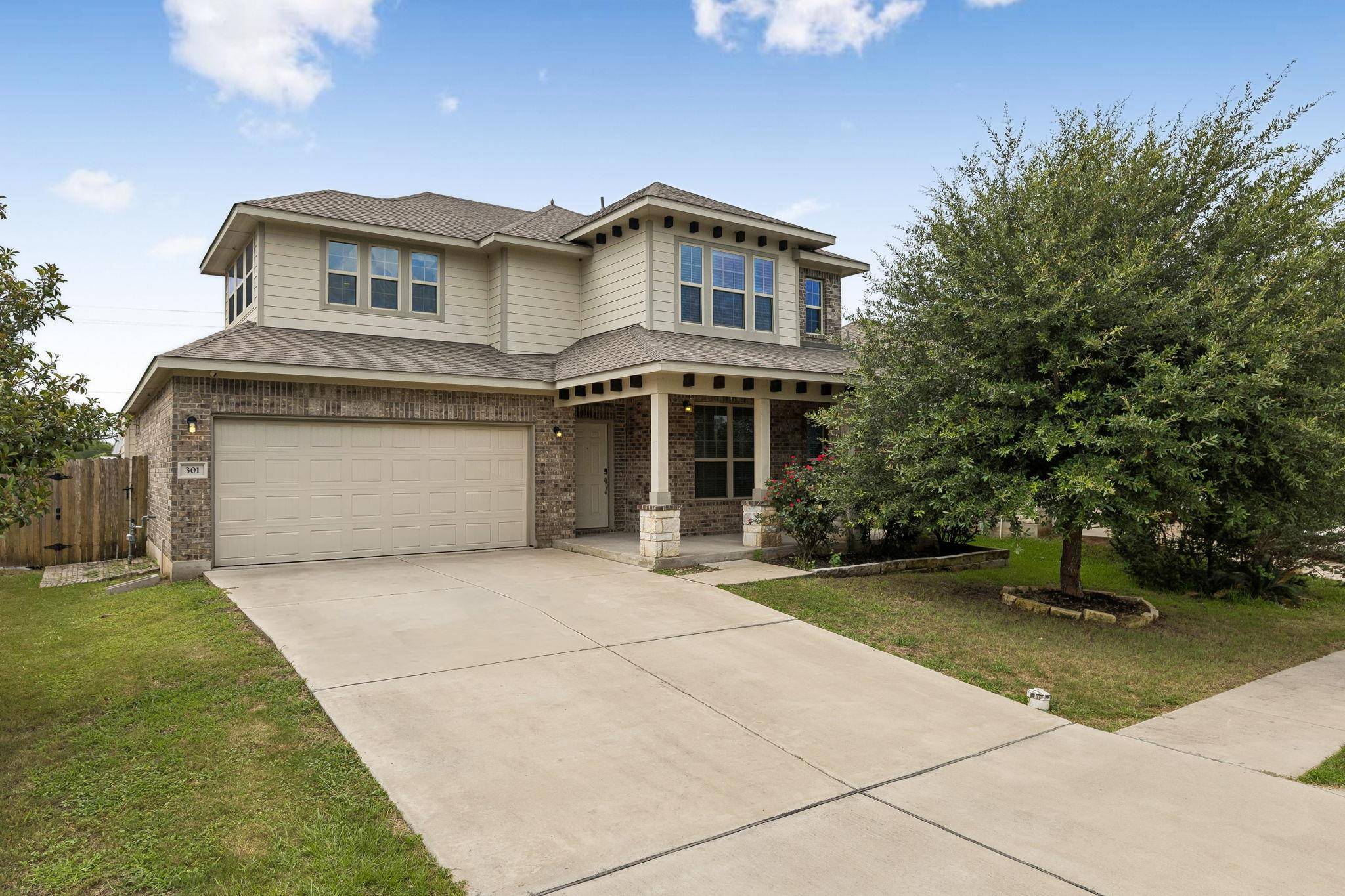 301 Rimrock CT, Bastrop, TX 78602