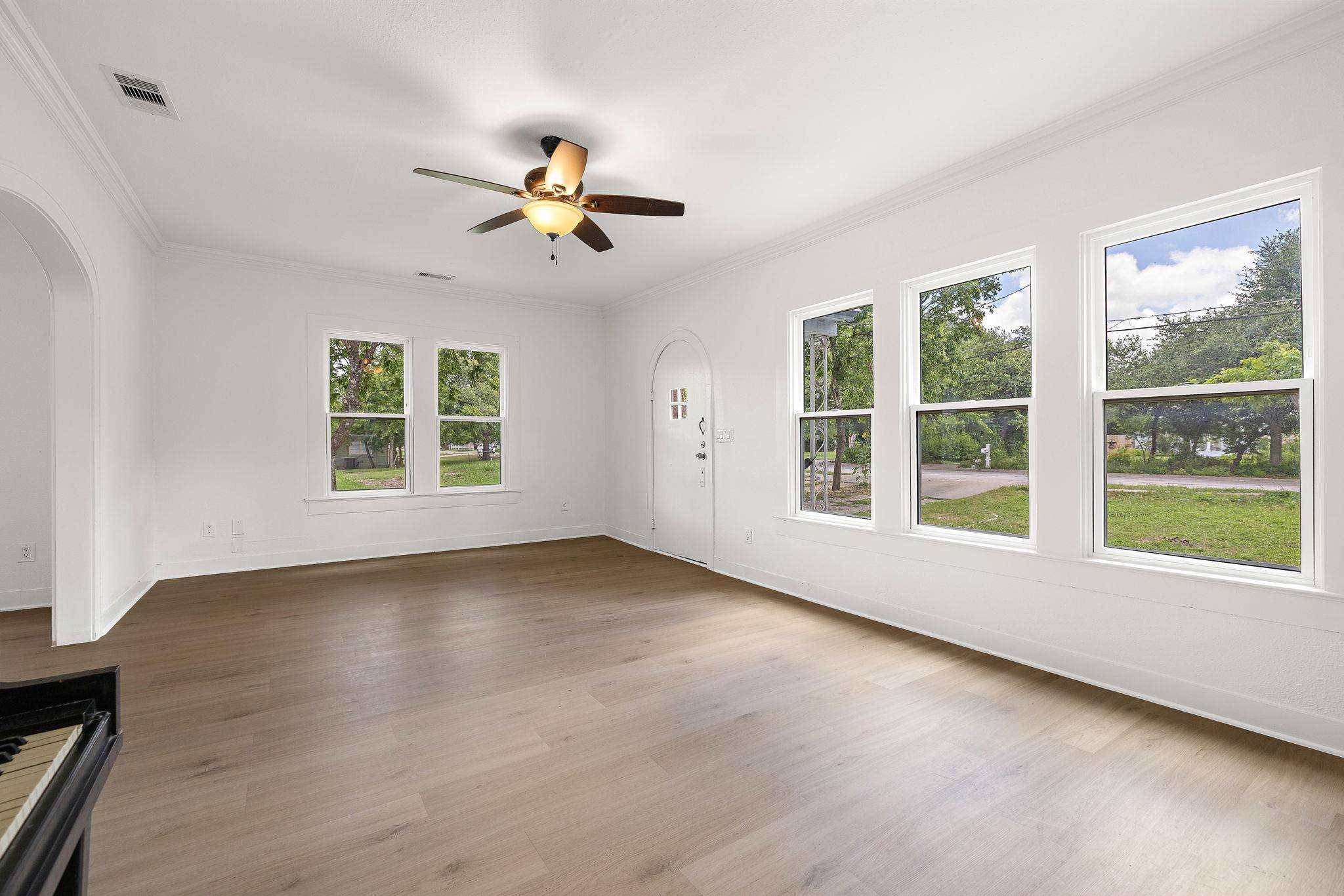 1301 Sloan ST, Taylor, TX 76574