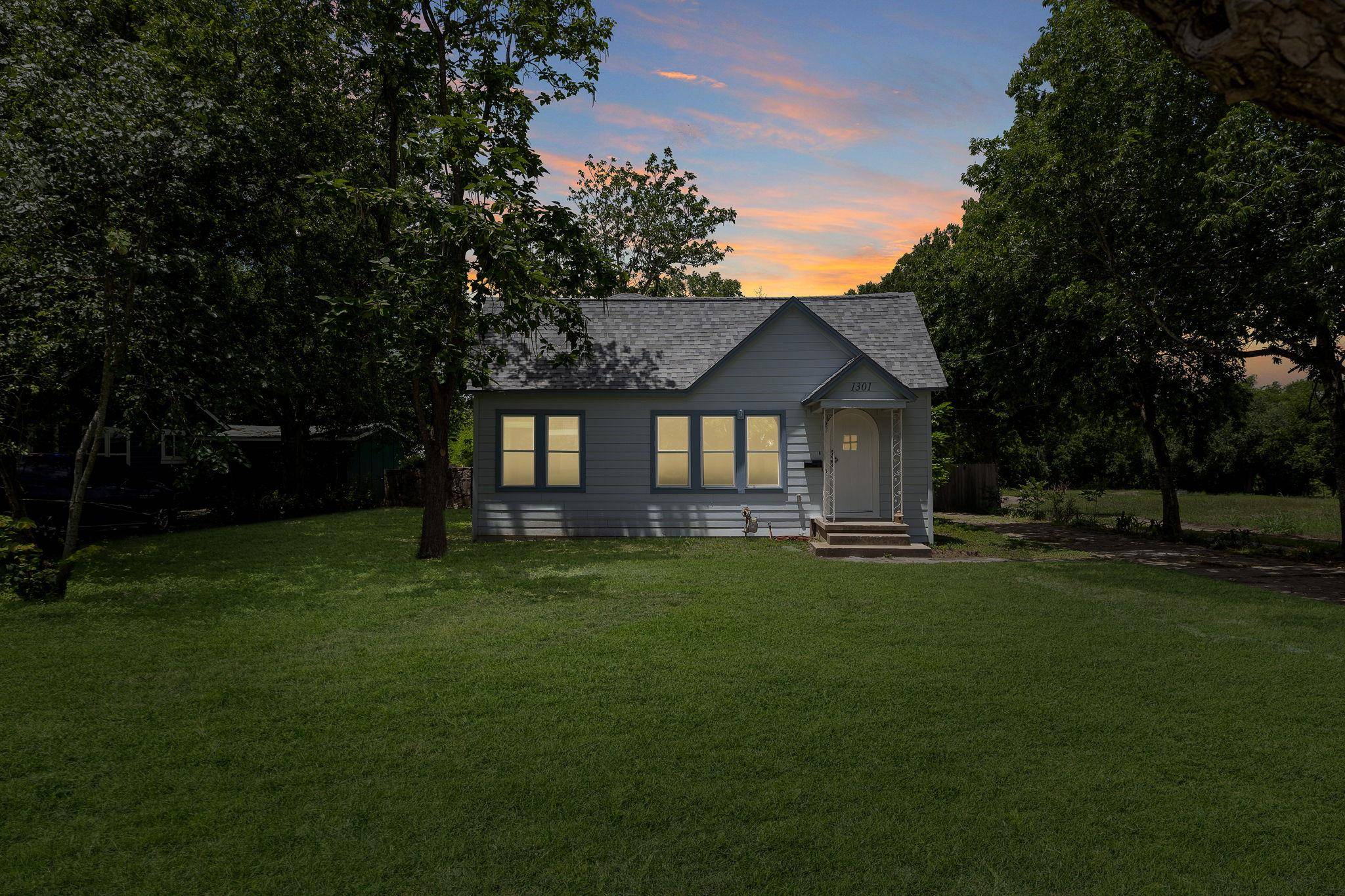 1301 Sloan ST, Taylor, TX 76574