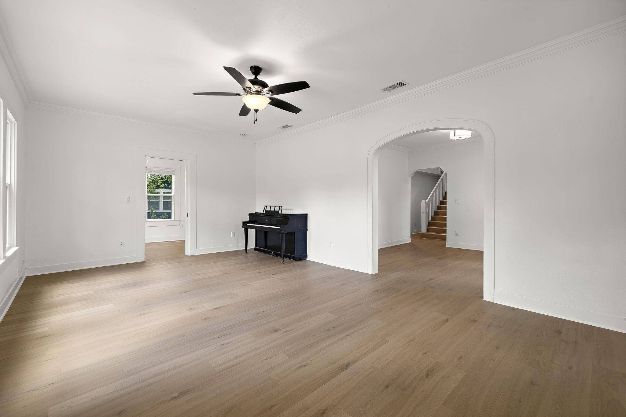 1301 Sloan ST, Taylor, TX 76574