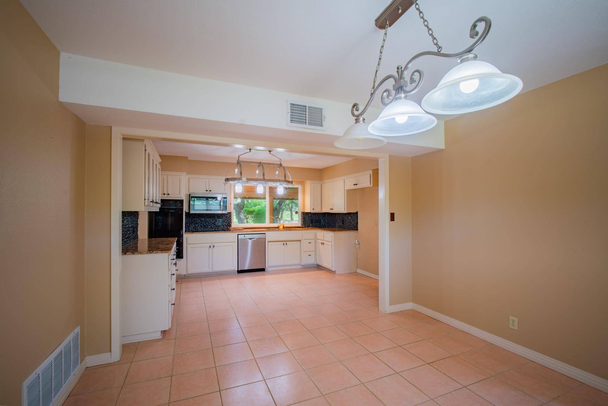 8806 Balcones Club DR, Austin, TX 78750
