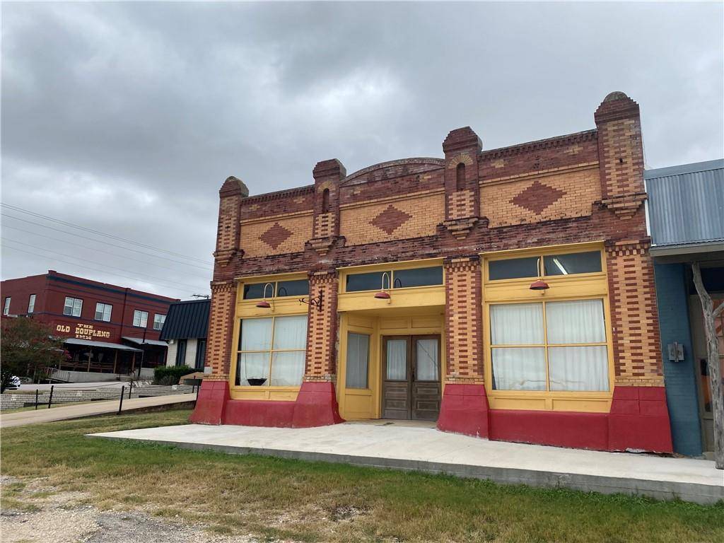 202 N Commerce ST, Coupland, TX 78615
