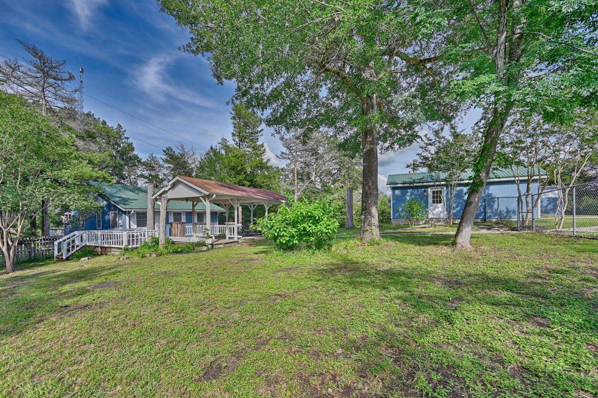 9481 Lake Forest CIR, Brenham, TX 77833