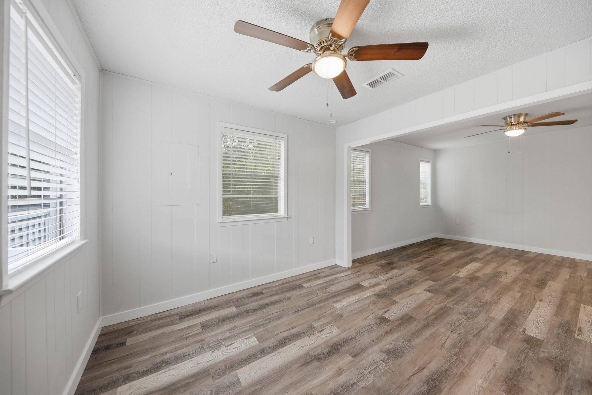 9481 Lake Forest CIR, Brenham, TX 77833