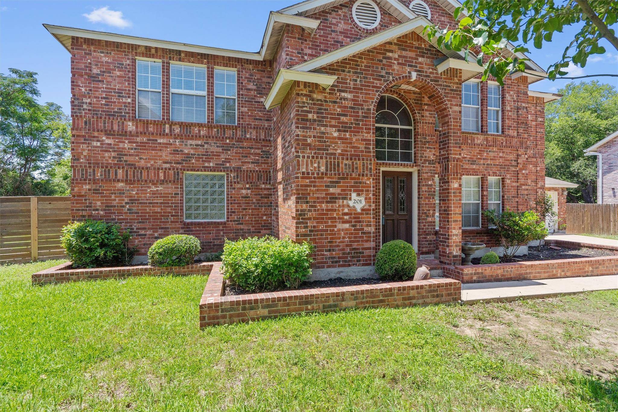 201 Covala DR, Cedar Park, TX 78613