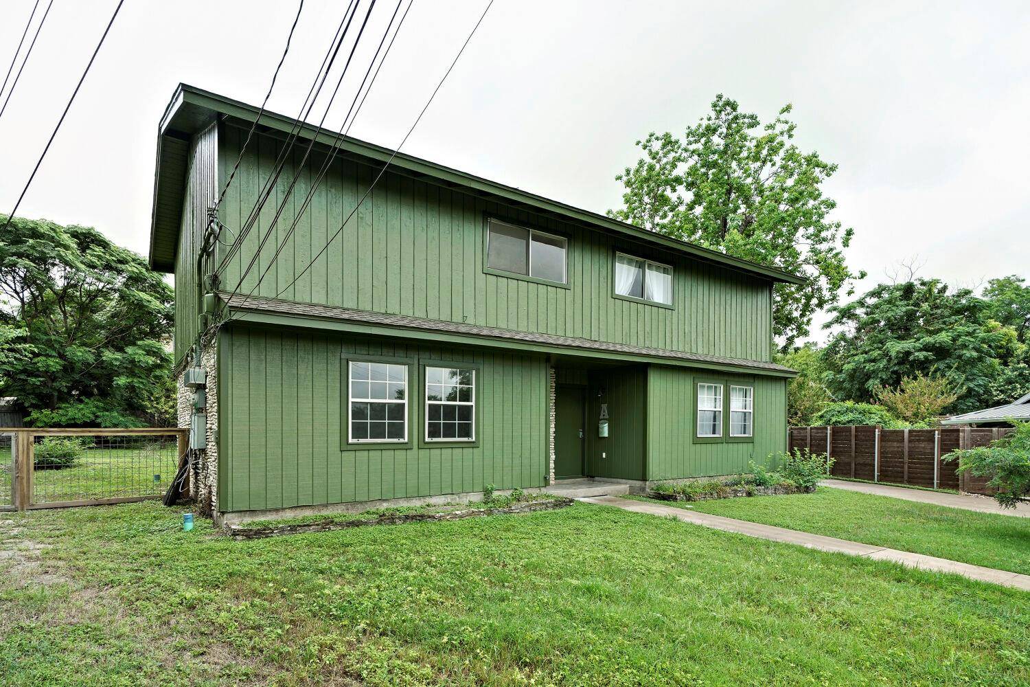 903 Aurora CIR #B, Austin, TX 78757