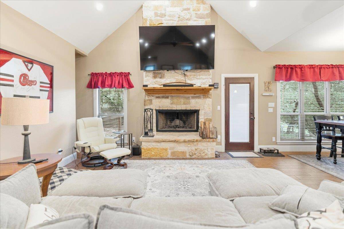 9 Caliche CT, Wimberley, TX 78676