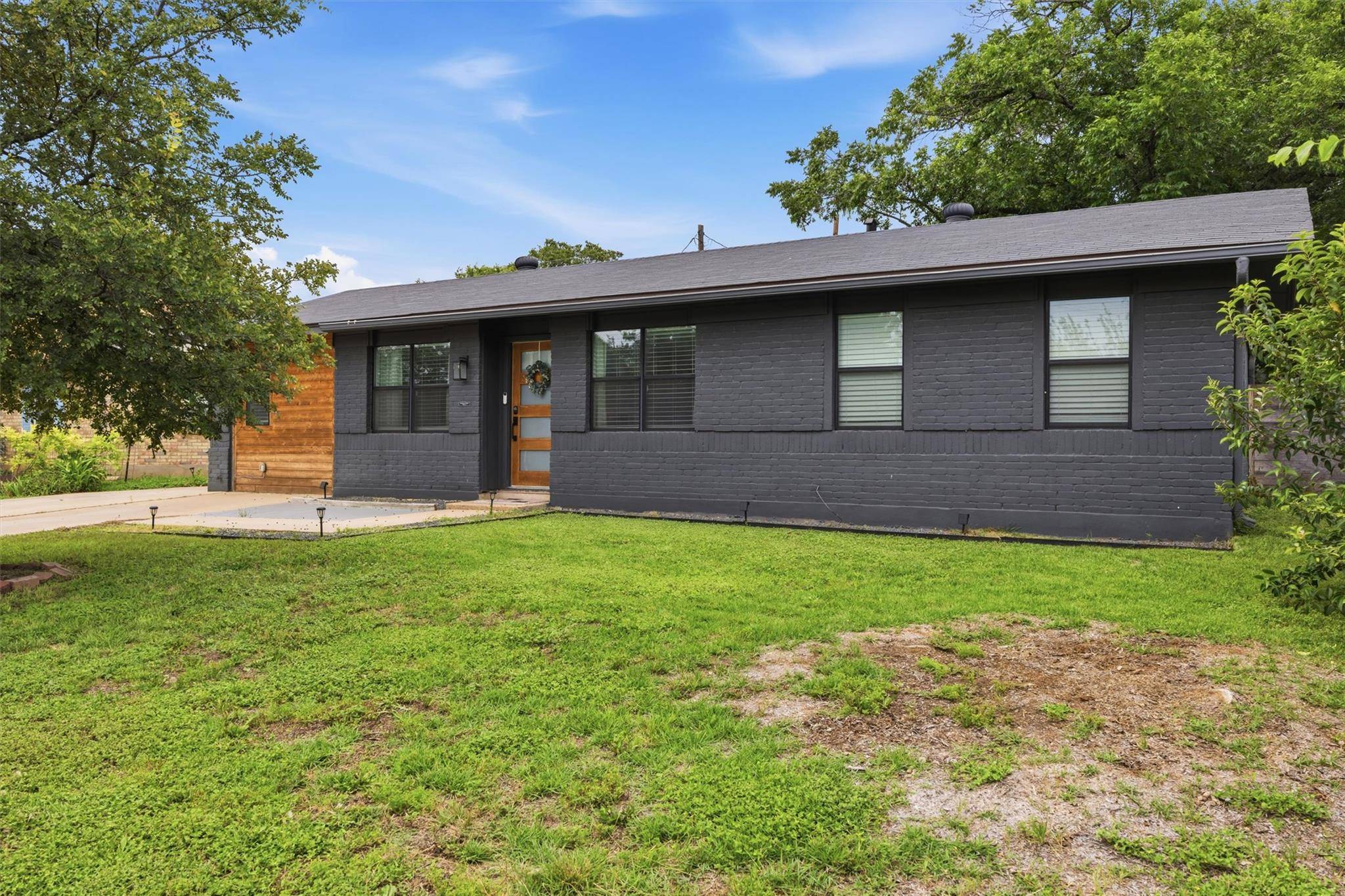 1014 S Meadows DR, Austin, TX 78758