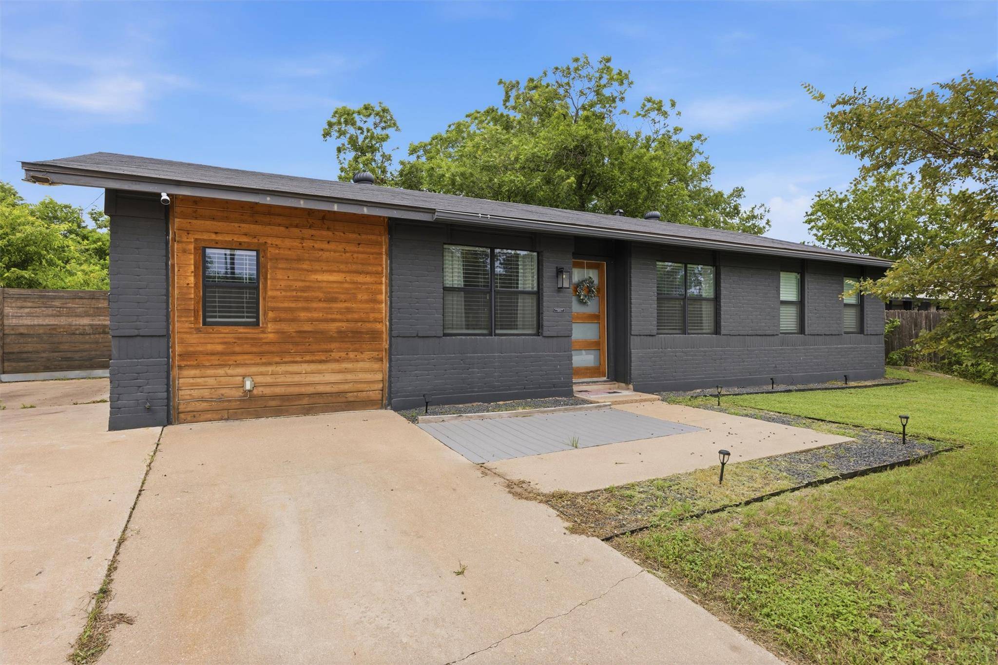 1014 S Meadows DR, Austin, TX 78758
