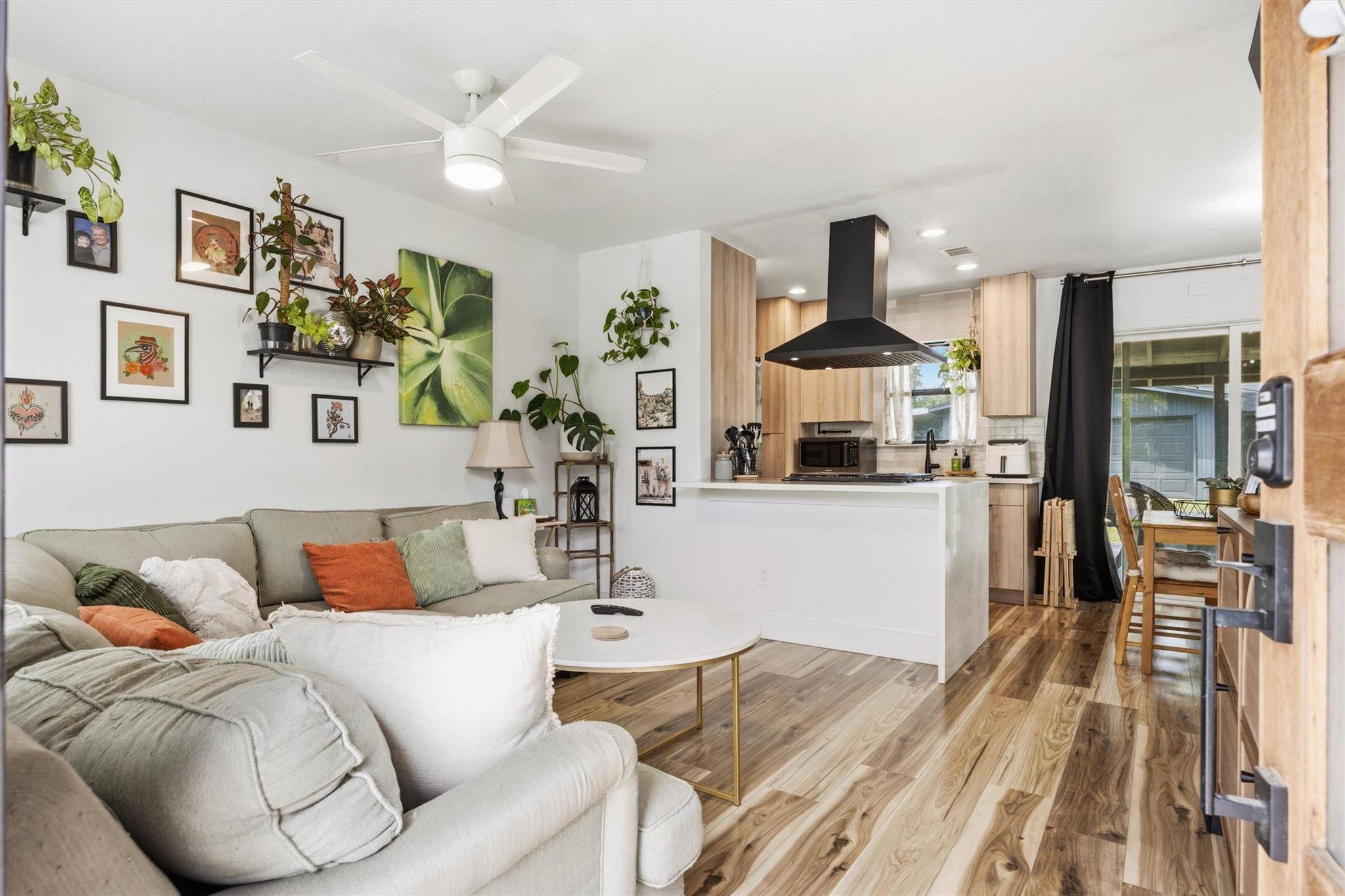1014 S Meadows DR, Austin, TX 78758