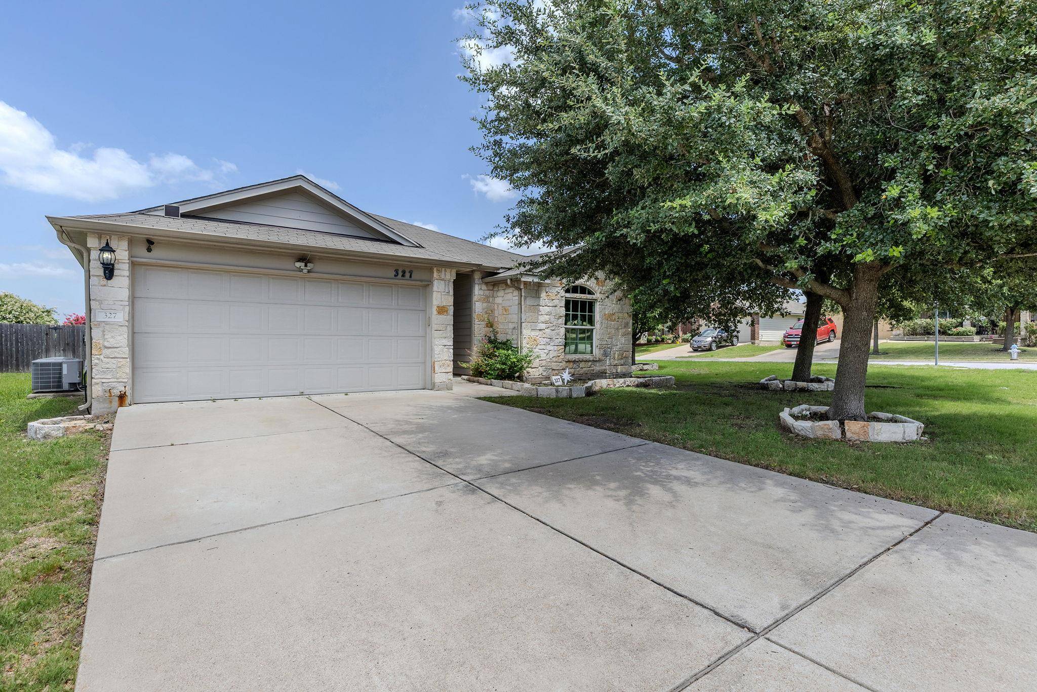 327 Comal RUN, Hutto, TX 78634