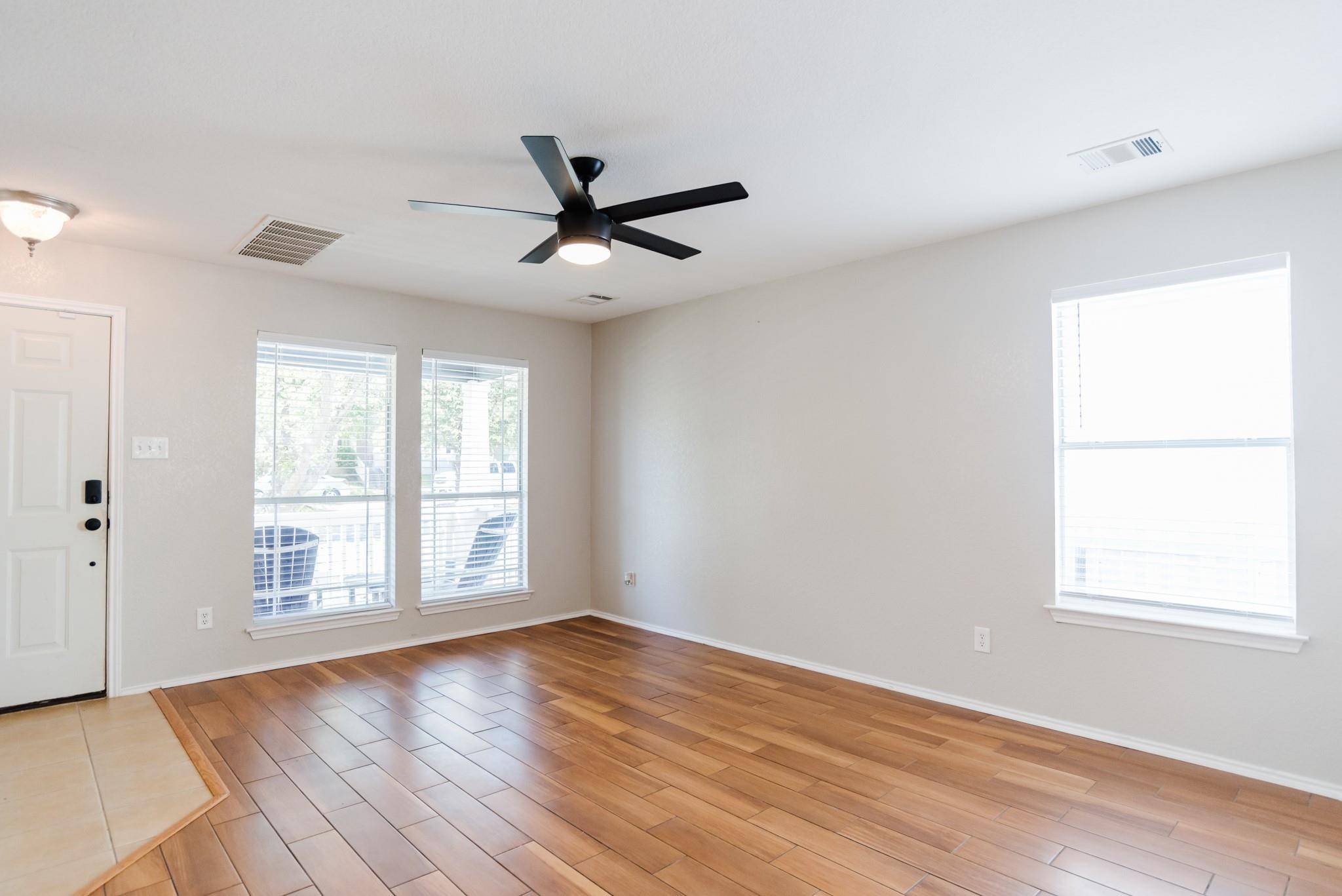 532 Sampson, Kyle, TX 78640